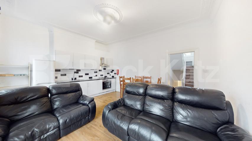 			4 Bedroom, 1 bath, 1 reception Flat			 Shepherds Bush Road, Hammersmith
